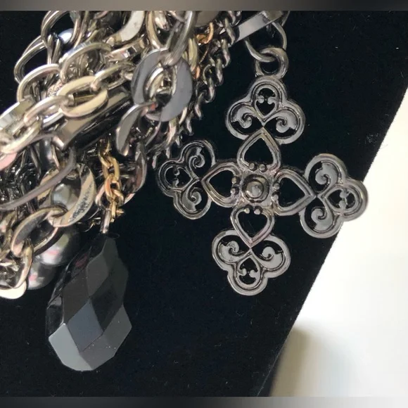 Twisted Chain & Pearl Necklace w/Charms & Pendant - Picture 8 of 9